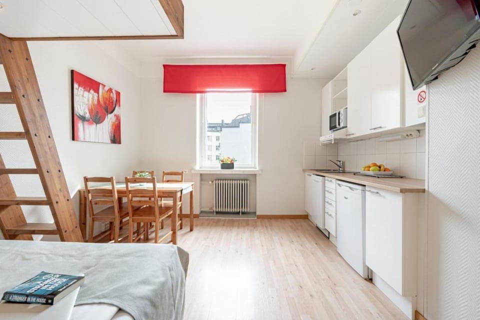 Kitchen or kitchenette, Seating area, Dining area, dishwasher, oven, stove
