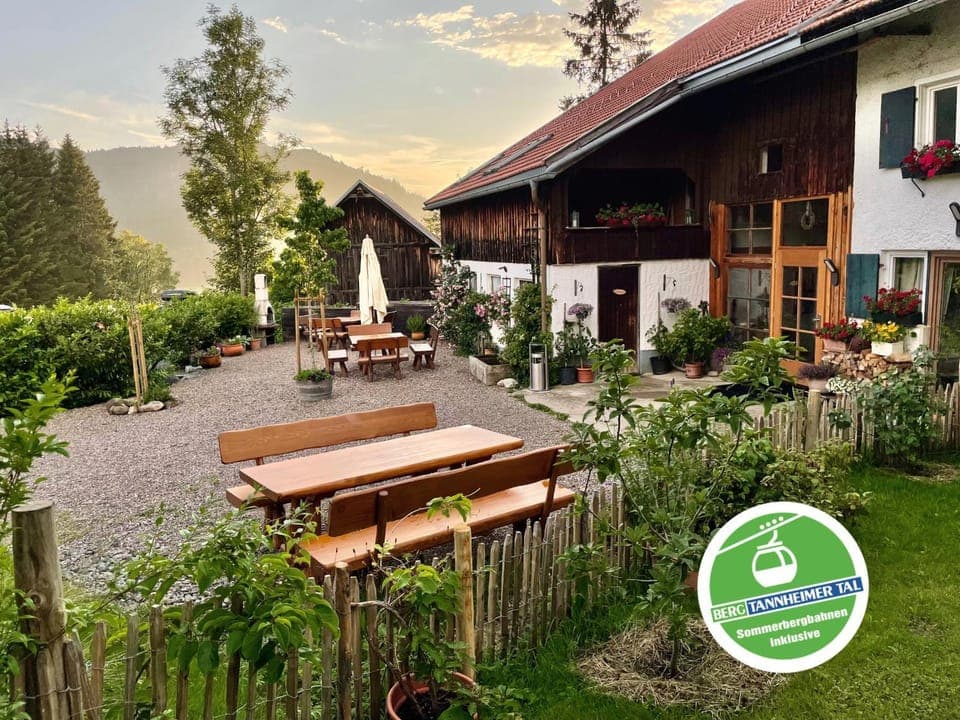 Property building, Garden, Balcony/Terrace, Seating area, Evening entertainment, Garden view, Mountain view, Entertainment, Sunrise, Sunset