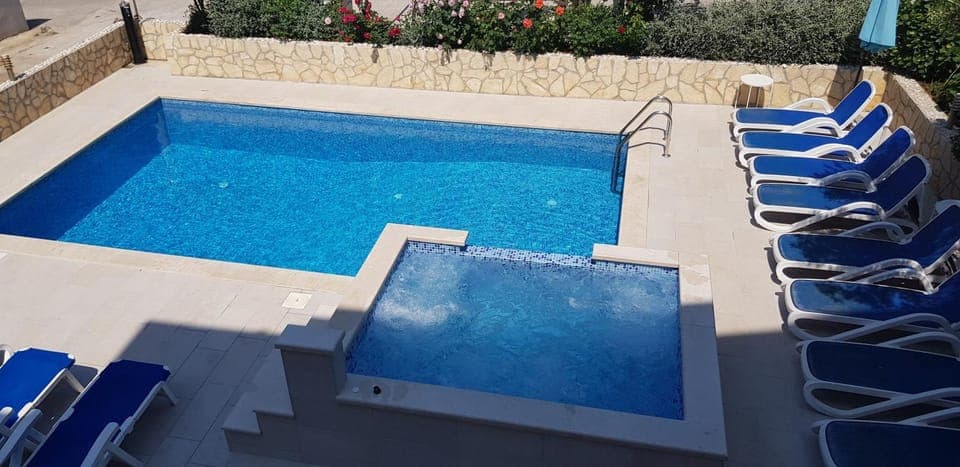 Swimming pool, Swimming pool