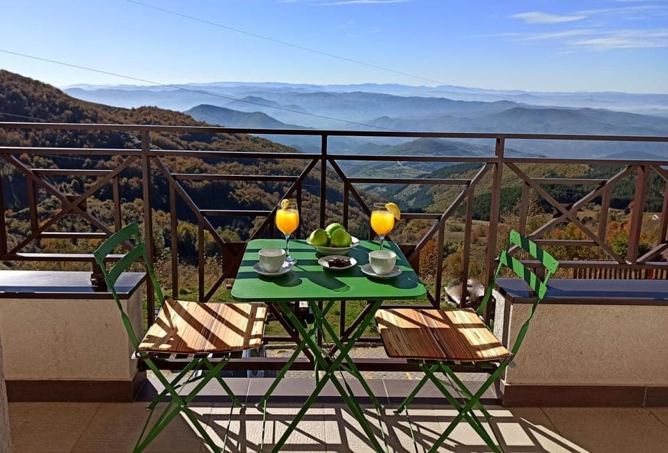 Balcony/Terrace, Mountain view