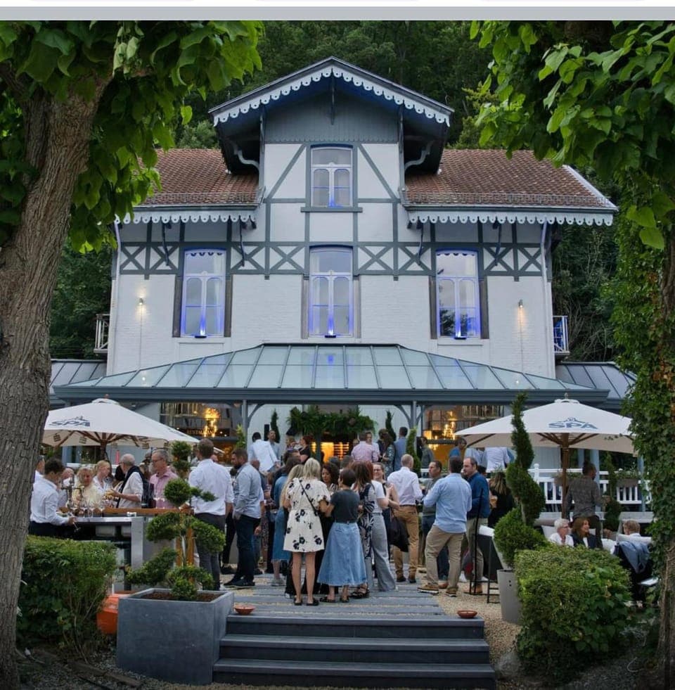 Property building, Restaurant/places to eat