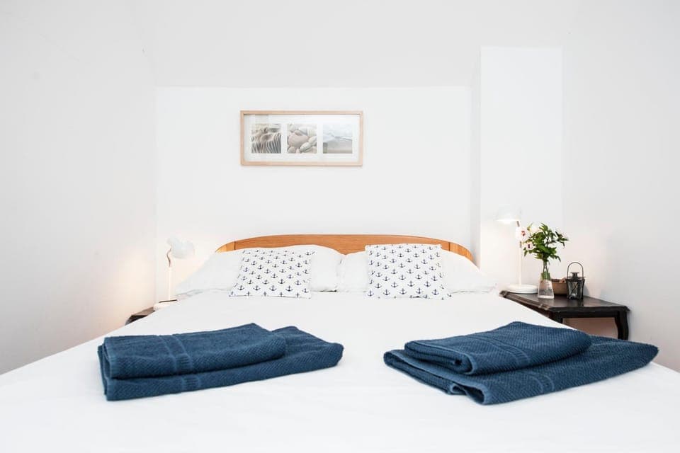 Bed, Other, Photo of the whole room, Decorative detail, Bedroom