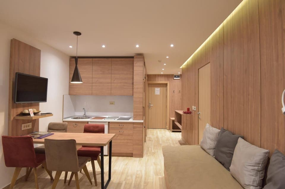 Kitchen or kitchenette, Living room