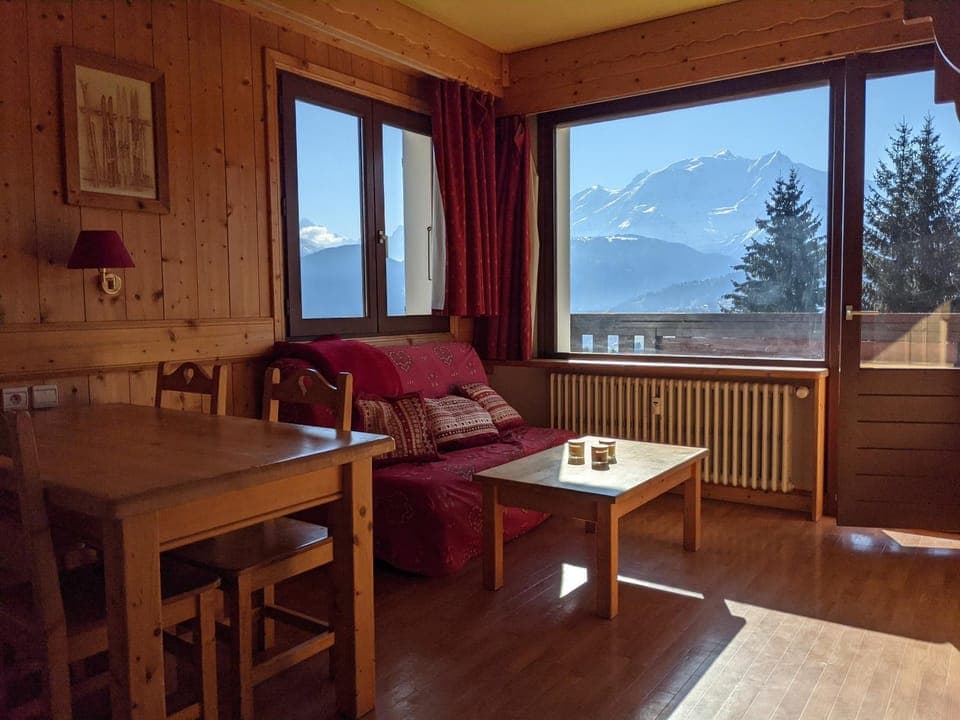 Natural landscape, View (from property/room), Living room, Dining area, Mountain view