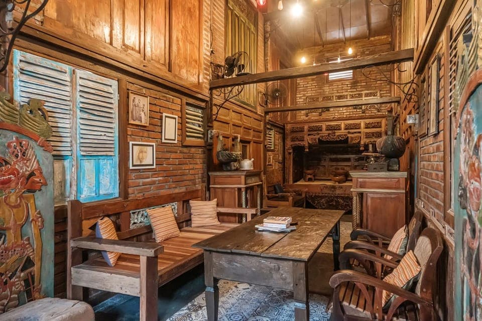 Communal lounge/ TV room, Living room