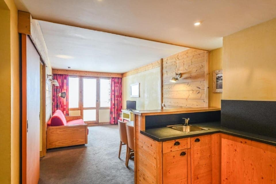 Bed, Kitchen or kitchenette, Living room