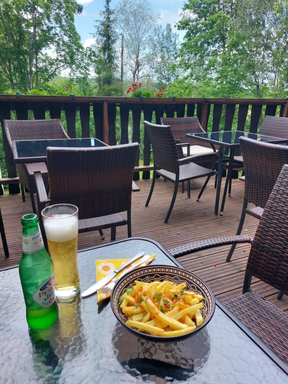 Restaurant/places to eat, Food and drinks