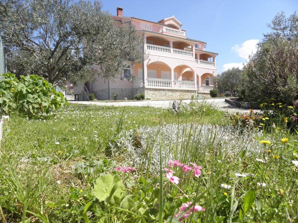 Property building, Patio, Facade/entrance, Area and facilities