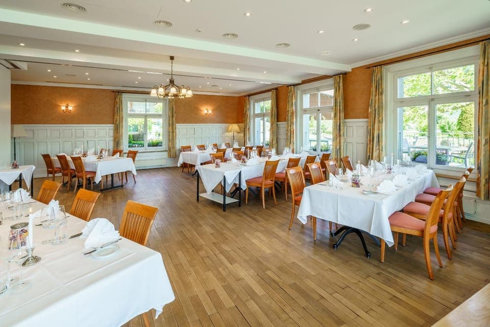 Restaurant/places to eat, Banquet/Function facilities