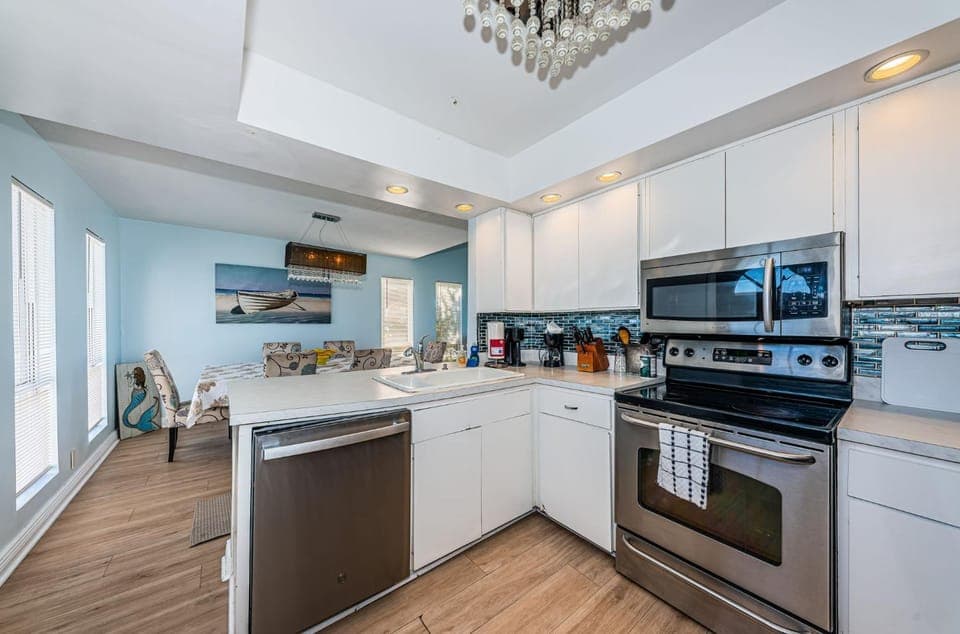 Kitchen or kitchenette, oven