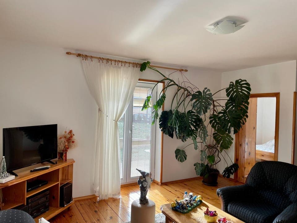 Communal lounge/ TV room, TV and multimedia, Living room, Seating area