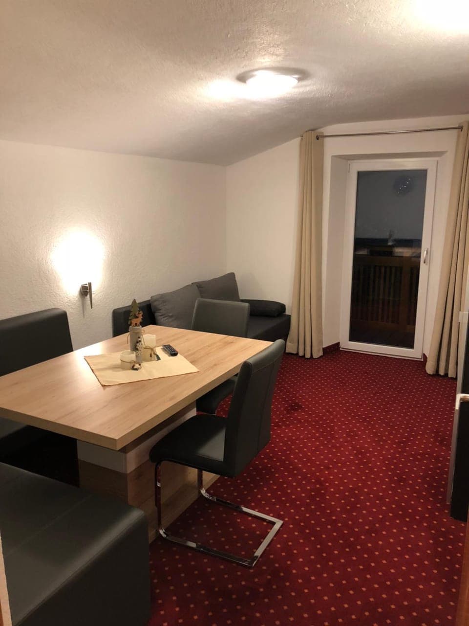 Balcony/Terrace, Living room, Seating area, Dining area, Landmark view, Mountain view