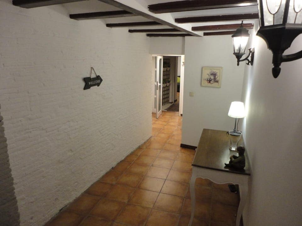 Seating area, Area and facilities