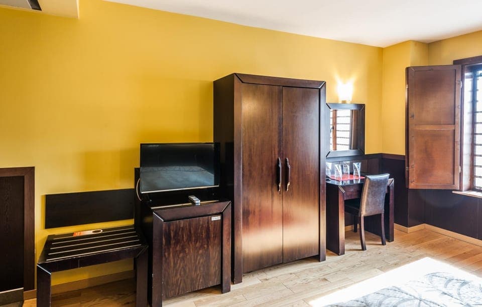 TV and multimedia, Bedroom, oven, wardrobe