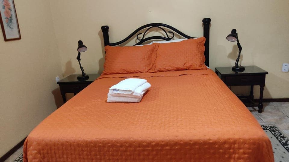 Bed, towels