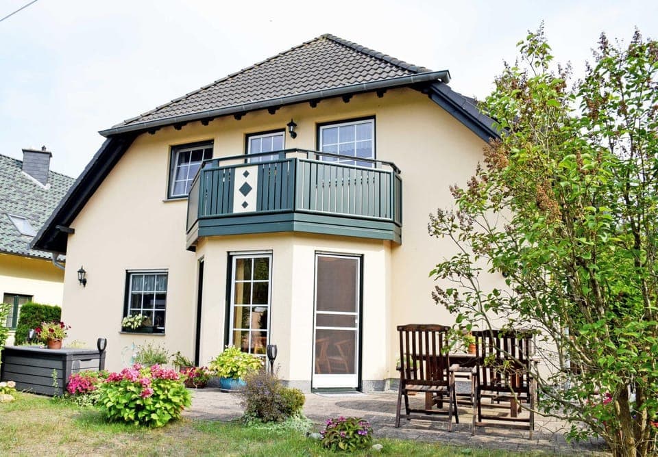 Property building, Patio, Facade/entrance