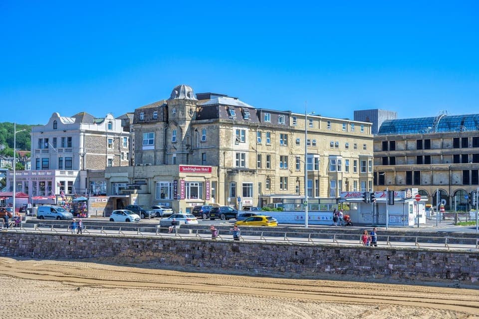 Property building, Day, Street view, Location