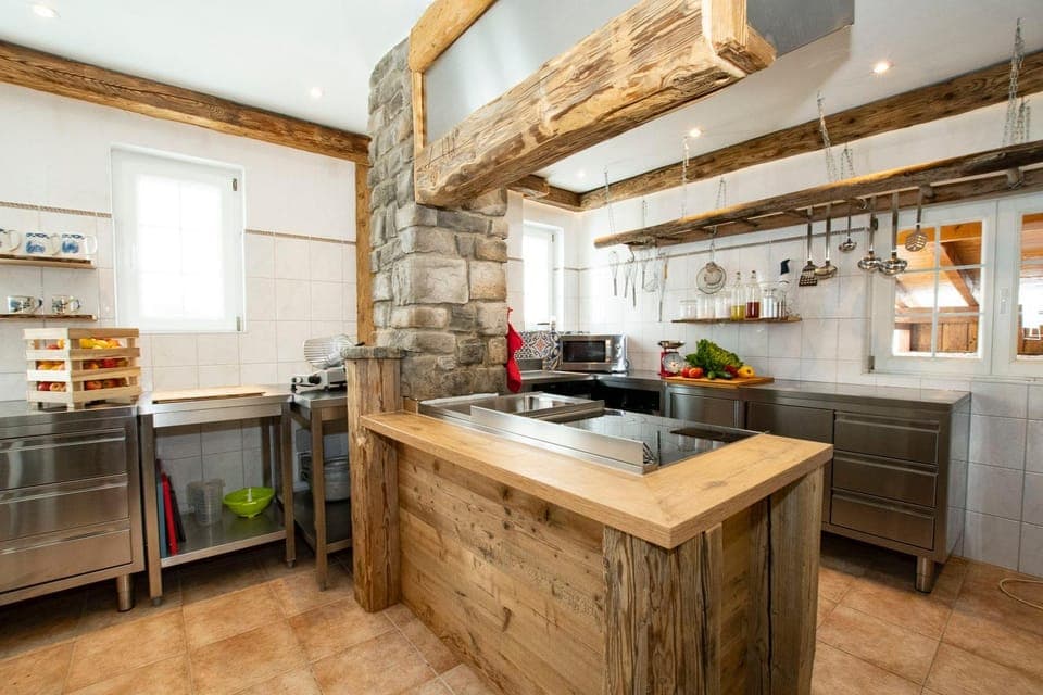 Kitchen or kitchenette, Communal kitchen