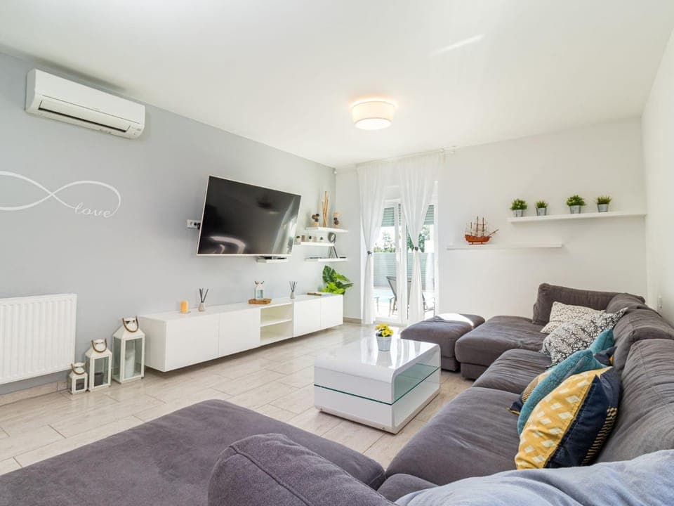 Photo of the whole room