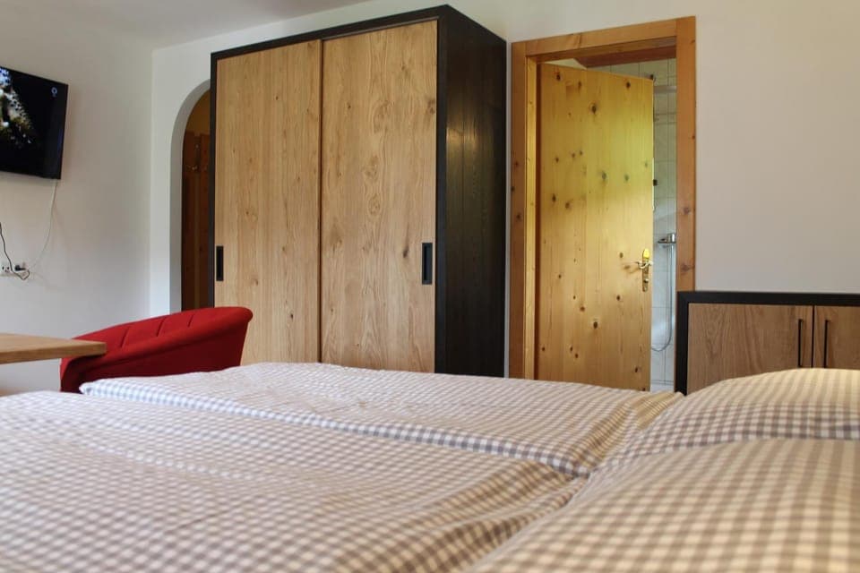 Bed, Photo of the whole room, wardrobe