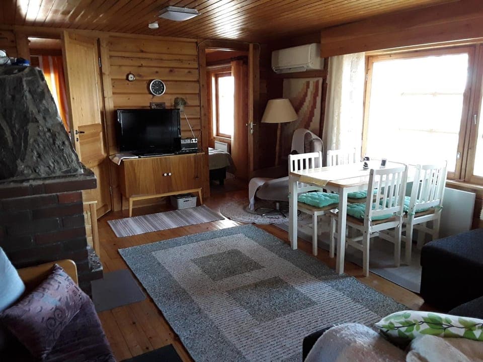 TV and multimedia, Living room, Seating area, Dining area