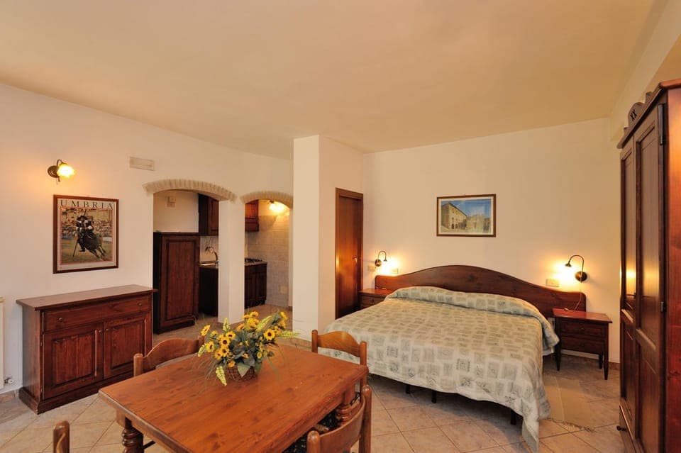 Photo of the whole room, Dining area