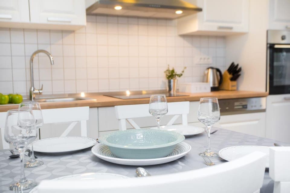 Kitchen or kitchenette, Dining area, pet friendly, stove