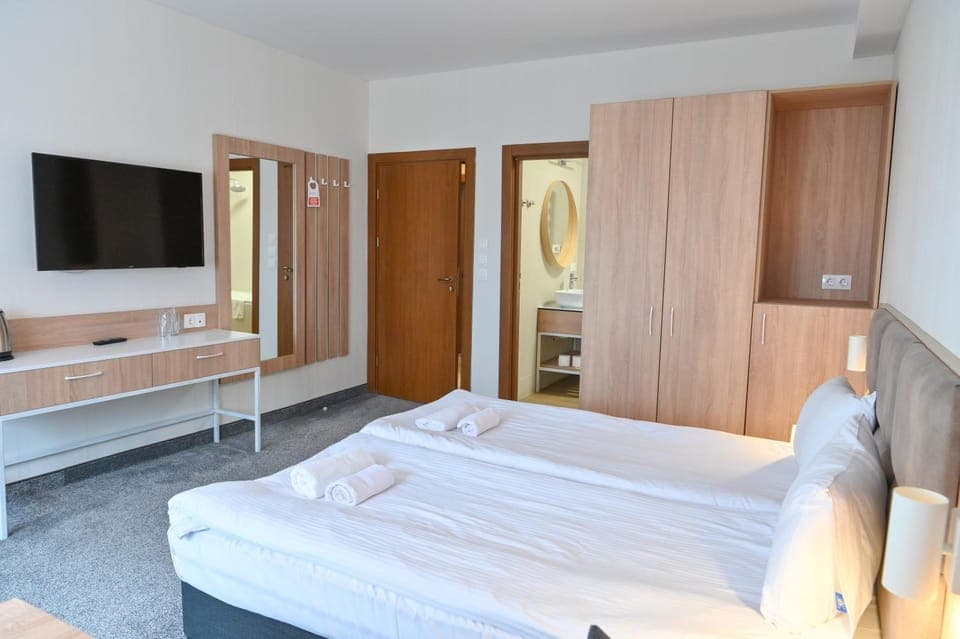 Bed, Photo of the whole room, towels, wardrobe