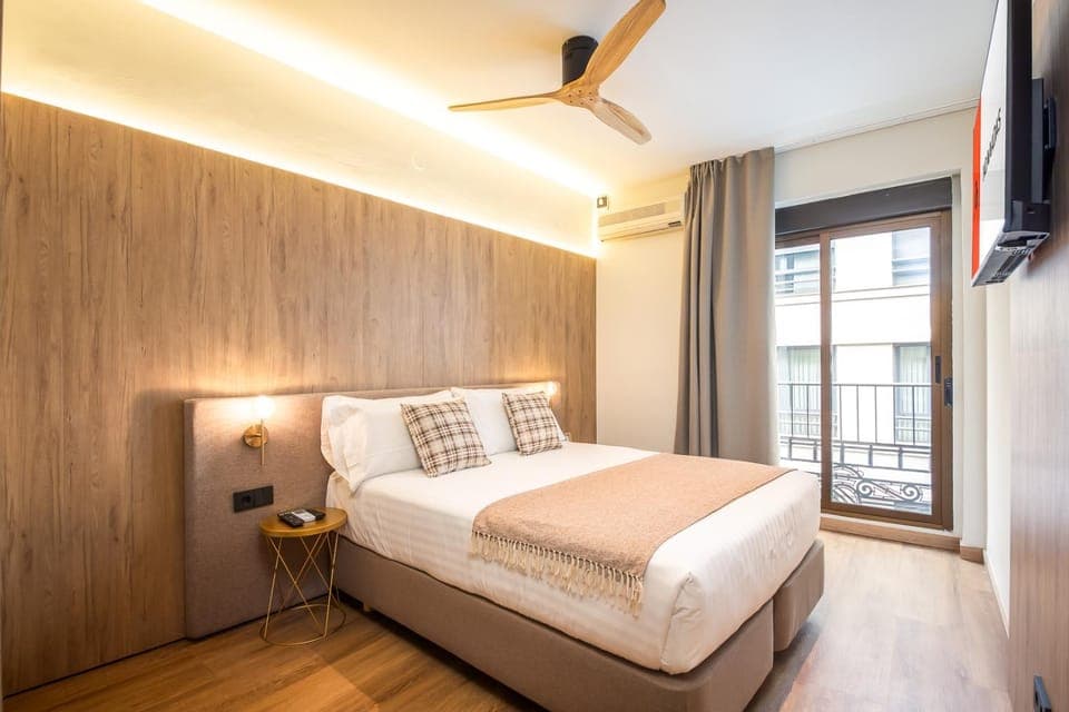 Balcony/Terrace, Bedroom, fireplace