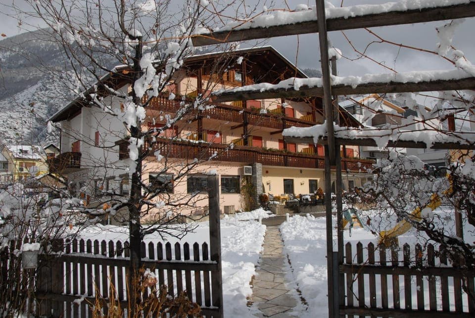 Restaurant/places to eat, Facade/entrance, Winter, Garden, Horse-riding, Balcony/Terrace, Hiking, Cycling, Animals, Guests, Mountain view, Sports, children, young children, older children, group of guests, Family