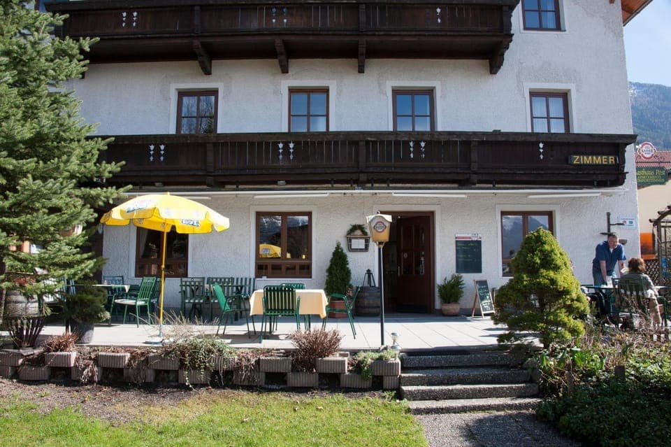 Facade/entrance, Balcony/Terrace