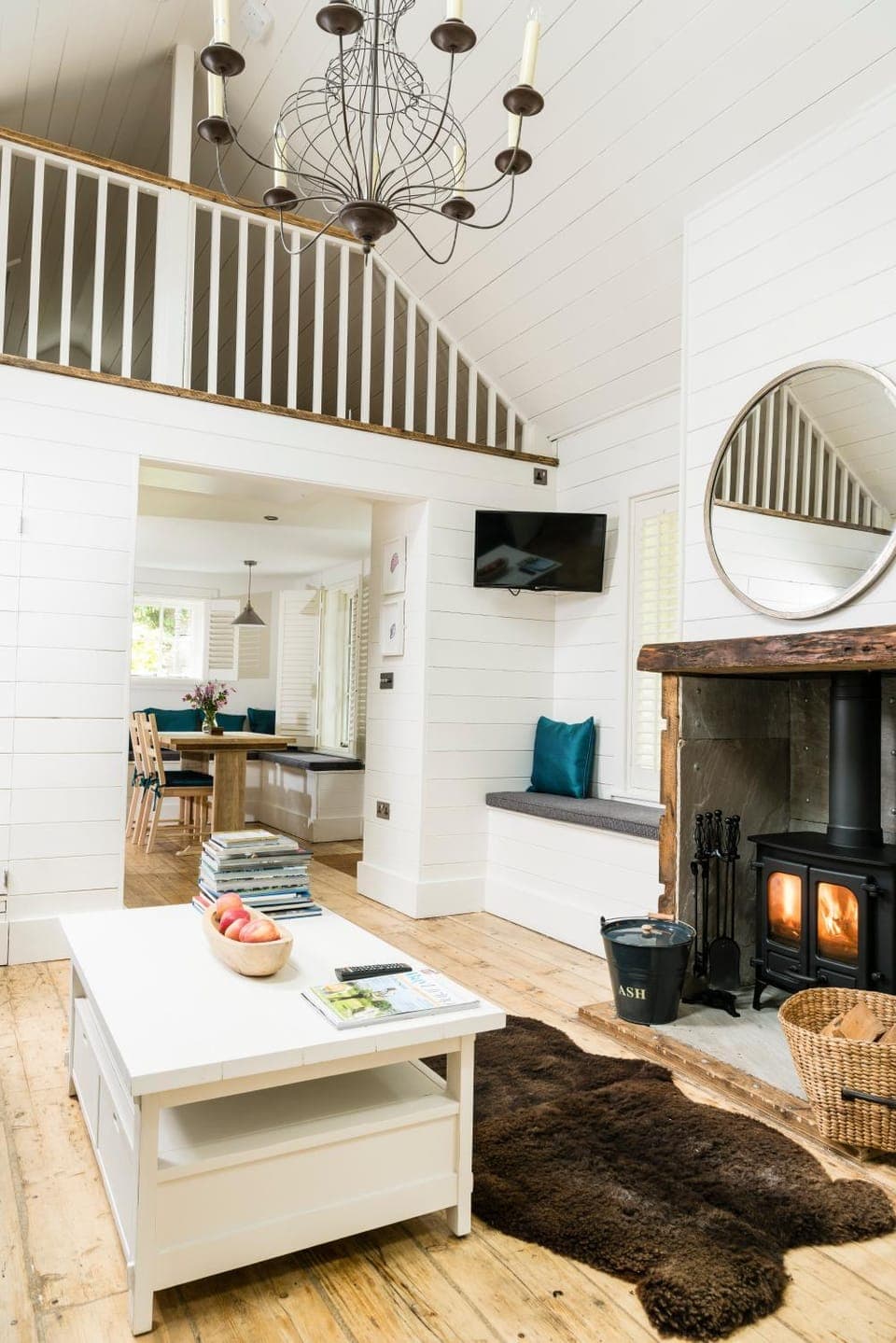 TV and multimedia, Kitchen or kitchenette, Living room, Seating area