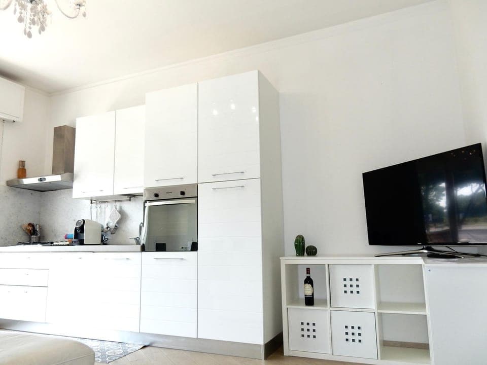 Communal lounge/ TV room, kitchen