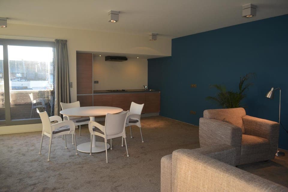 Seating area, Dining area