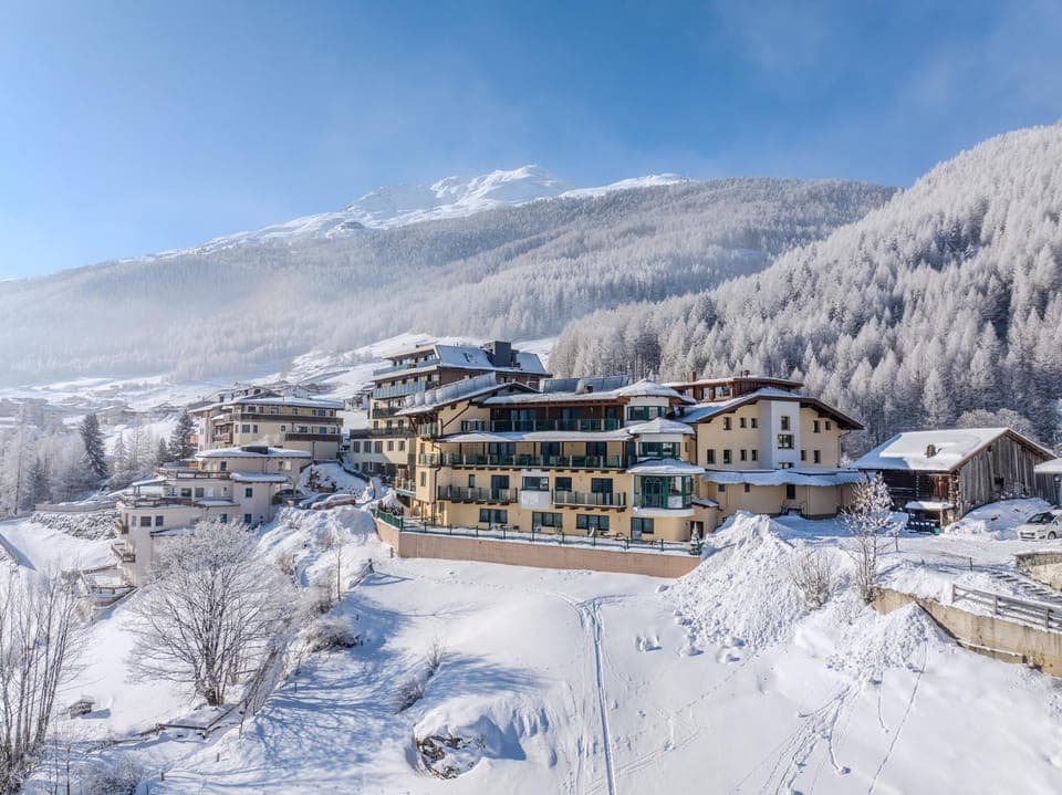 Property building, Day, Natural landscape, Winter, Mountain view