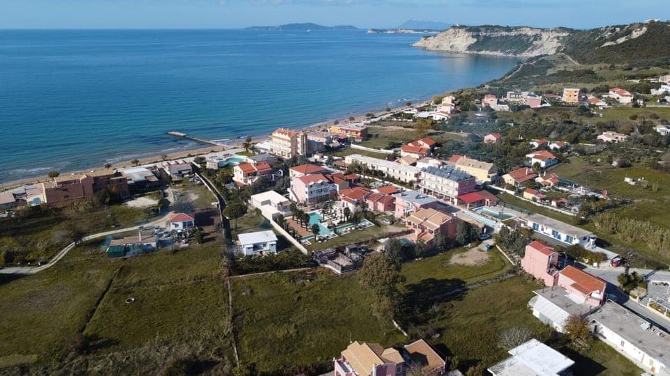 Property building, Nearby landmark, Neighbourhood, Natural landscape, Bird's eye view