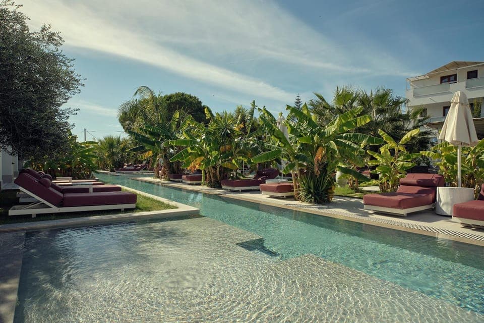 Swimming pool, sunbed