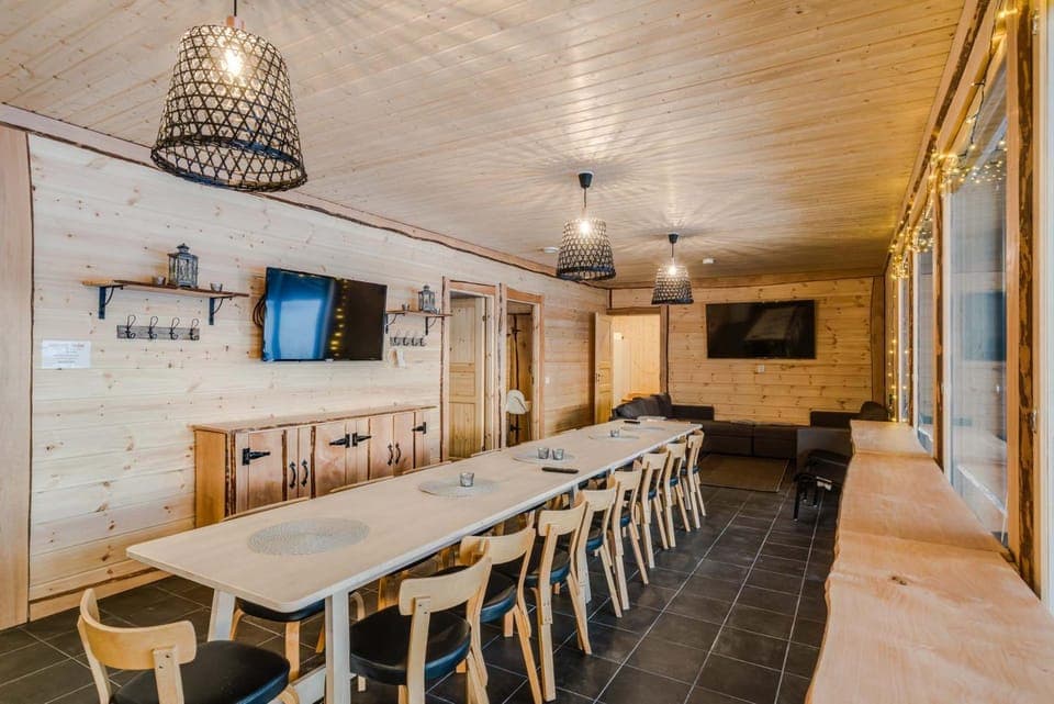 TV and multimedia, Living room, Seating area, Dining area