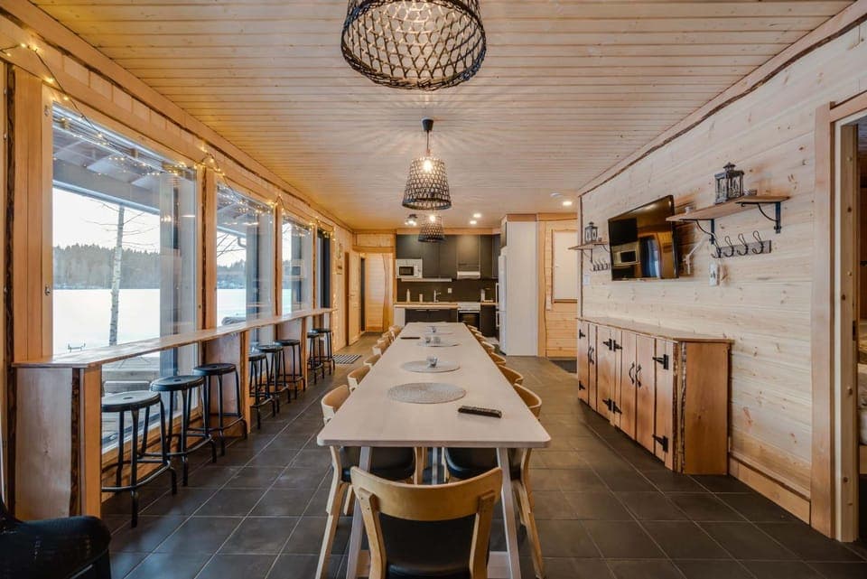 TV and multimedia, Kitchen or kitchenette, Living room, Seating area, Dining area