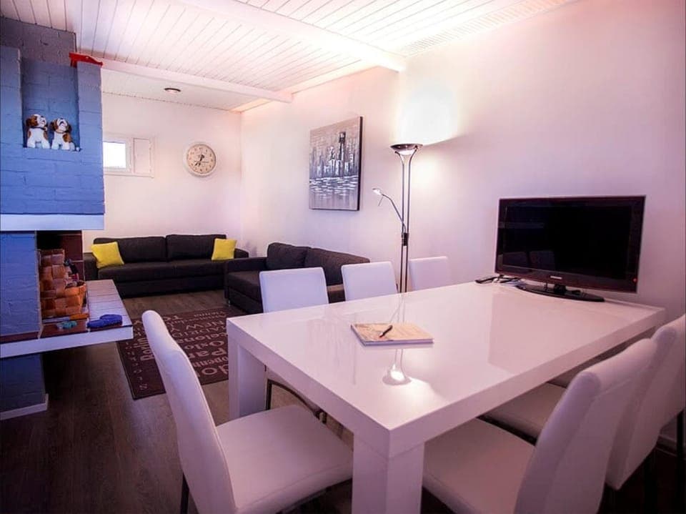 Communal lounge/ TV room, Living room, Seating area, Dining area