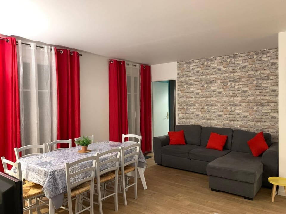 Living room, Dining area