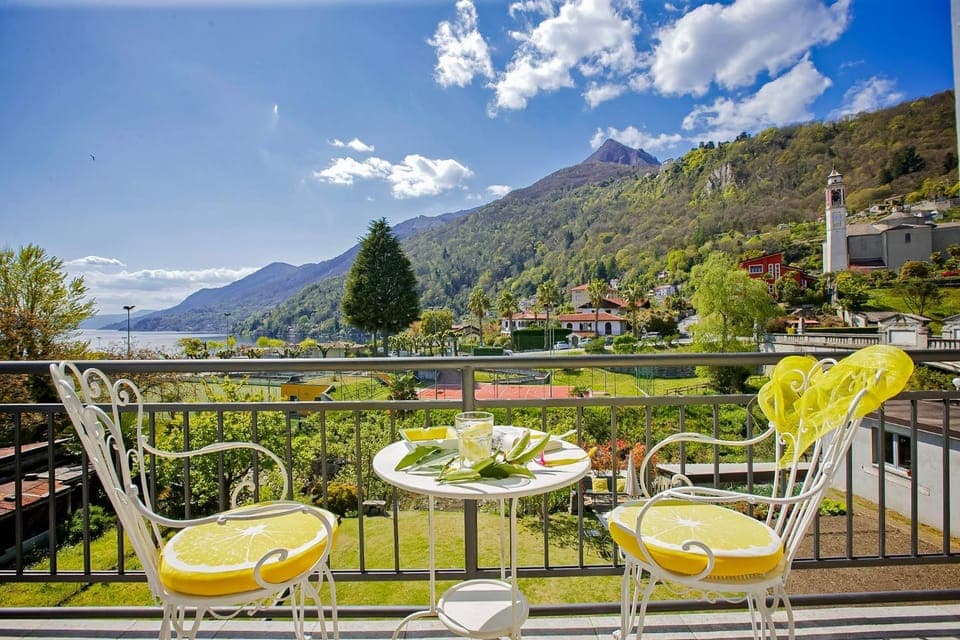 Balcony/Terrace, Garden view, Lake view, Mountain view