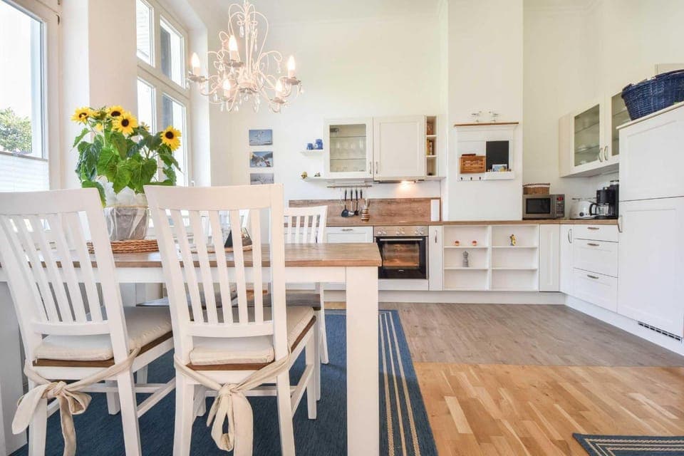 Kitchen or kitchenette, Dining area, oven, stove, toaster