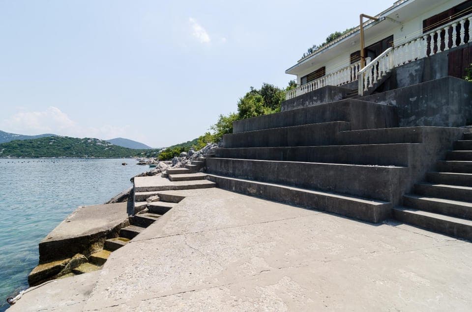 Location, children, Family