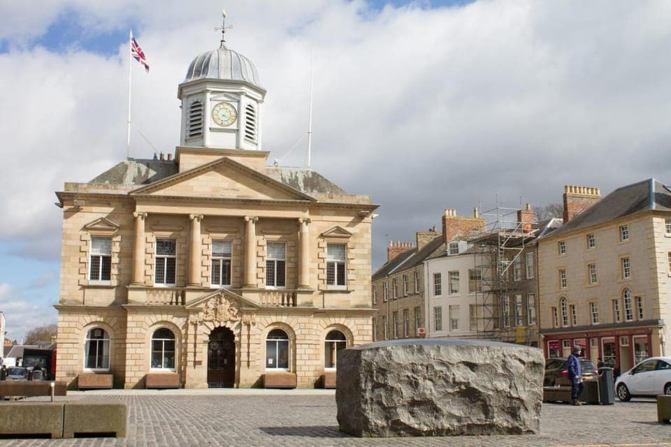 Property building, Neighbourhood