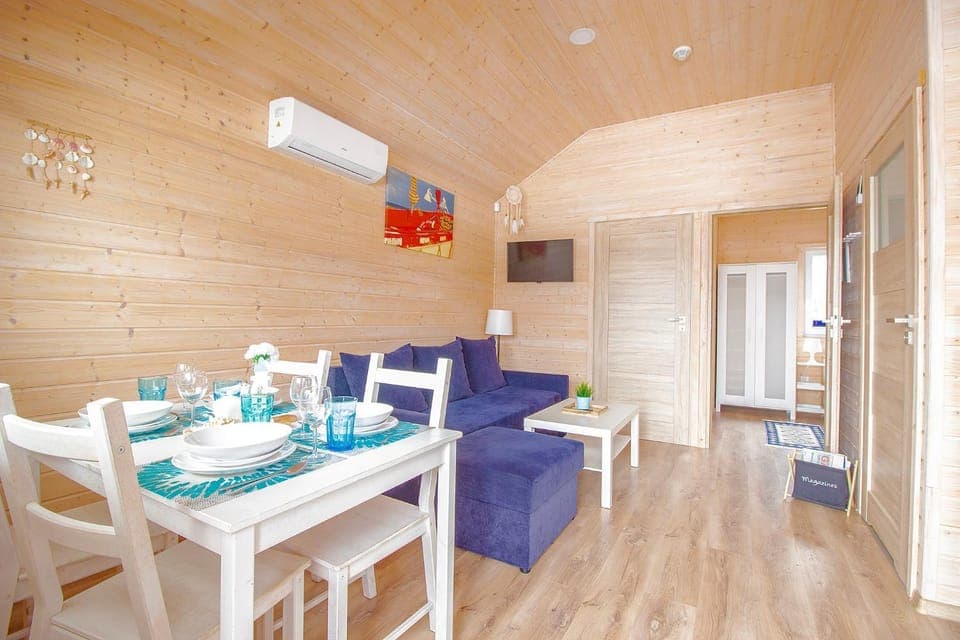 Living room, Seating area, Dining area, air conditioner