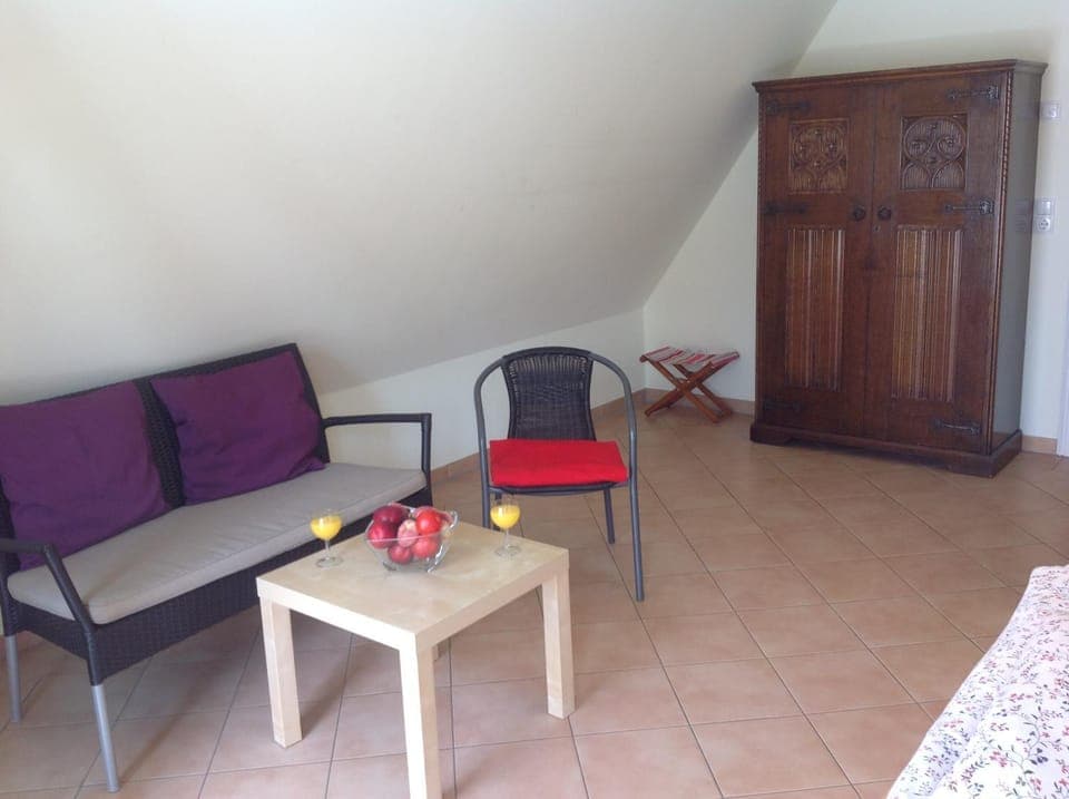 Photo of the whole room, Decorative detail, Seating area, Bedroom