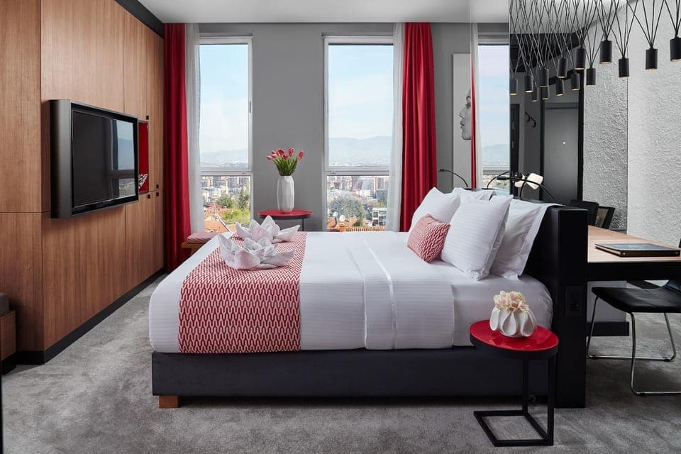 Photo of the whole room, Decorative detail