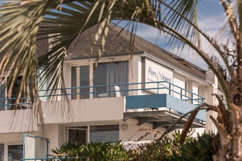 Property building, Facade/entrance, Day, Property logo or sign, View (from property/room), Balcony/Terrace