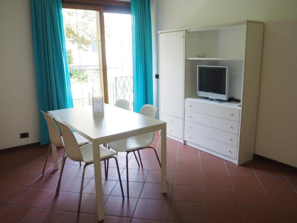 TV and multimedia, Kitchen or kitchenette, Dining area